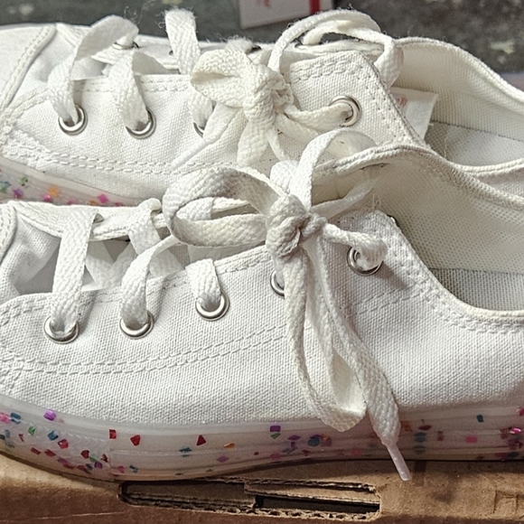 Converse (little girls)(NWOT) - Picture 2 of 6